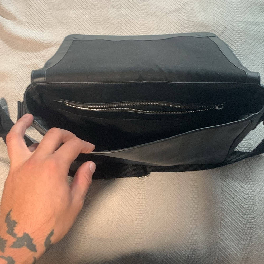 NWOT Burberry Navy/Black Plaid Bruno Messenger Bag - Picture 6 of 10